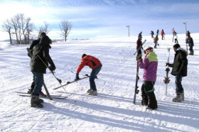 Студенты Manitoba International College катаются на лыжах