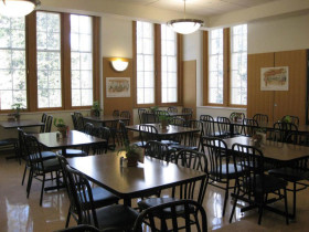 Столовая в Royal Roads ISC