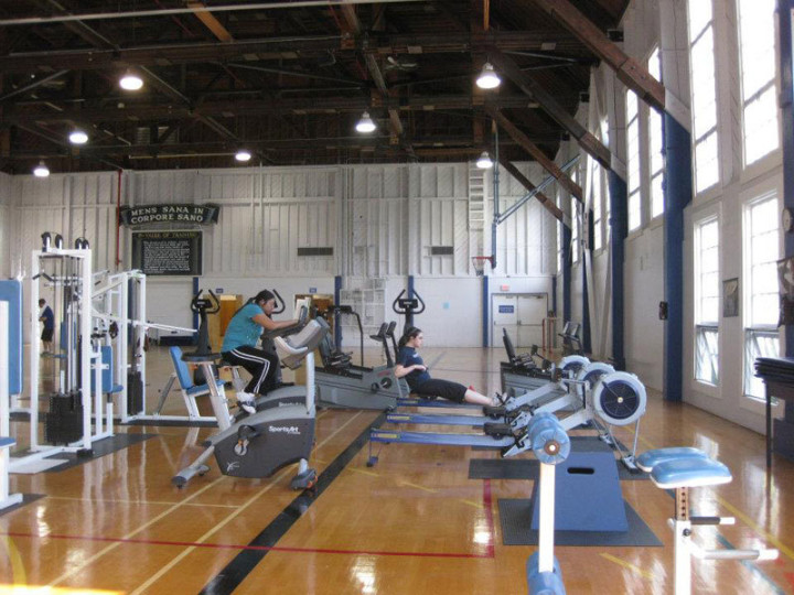 Тренажерный зал в Royal Roads ISC