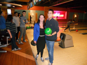 Студенты Royal Roads ISC играют в боулинг