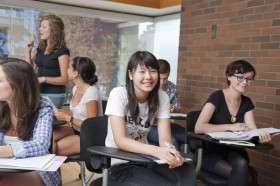 Студенты программы  Foundation University of Toronto на занятиях
