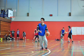 Студенты Massey University Foundation Program играют в баскетбол