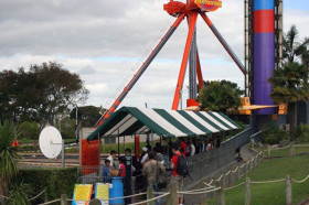 Студенты Massey University Foundation Program на аттракционах