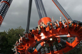 Студенты University of Auckland Foundation Program на аттракционах