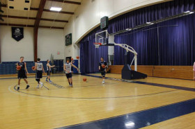 Студенты Drew University Foundation Program играют в баскетбол