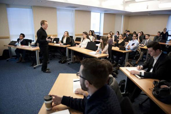 Студенты подготовительной программы Northeastern University на занятиях