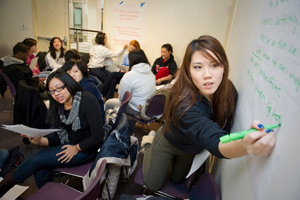 Студенты подготовительной программы Northeastern University на занятиях