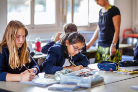 Студенты St George's School на занятиях