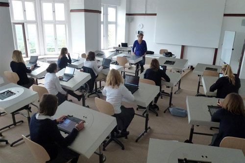 Студенты Stiftung Landerziehungsheim Neubeuern на занятиях