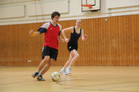 Студенты CJD Jugenddorf Christophorusschule Braunschweig играют в футбол