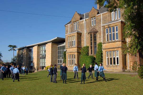 Студенты Sherborne School