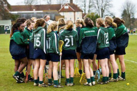 Студенты Sherborne School играют в лакросс