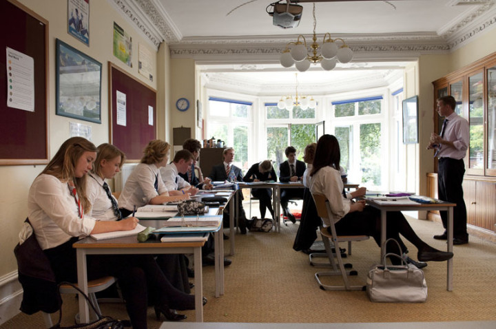 Студенты Sevenoaks School на занятиях