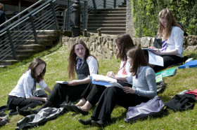 Студенты Sevenoaks School