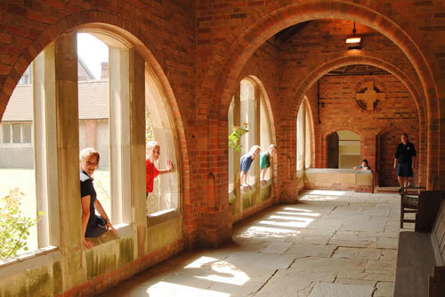 Холл в Roedean School