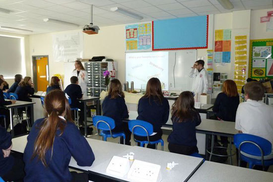 Студенты Mill Hill School на занятиях