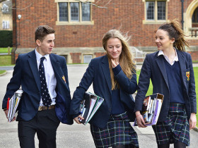 Студенты Leys School