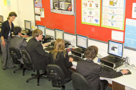 Студенты Kingswood School на занятиях