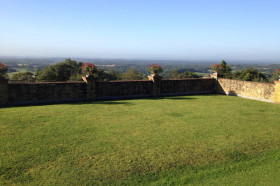 Территория Hurtwood House