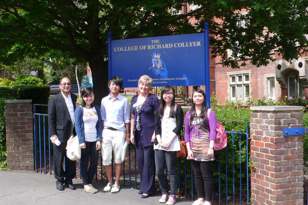 Студенты Collyer's College