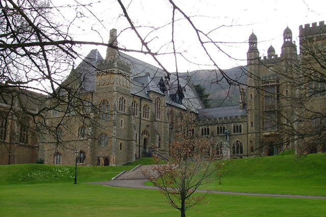 Территория Abbey College