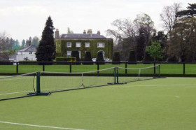 Теннисный корт в King's Hospital School