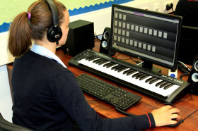 На занятиях музыкой