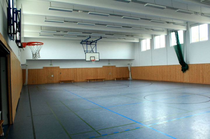 Спортивный зал в St. George's School