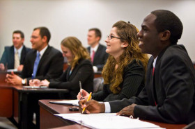 Студенты подготовительных курсов University of Central Florida на занятиях