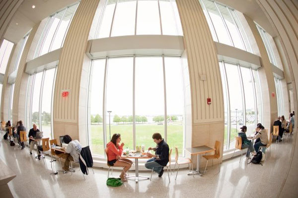 Холл в University of Massachusets Boston