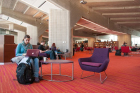 Ресепшен в University of Massachusetts Dartmouth