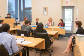 Студенты подготовительных курсов University of Massachusetts Dartmouth на занятиях