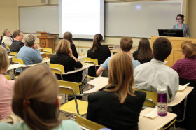 Студенты подготовительных курсов University of New Hampshire на занятиях