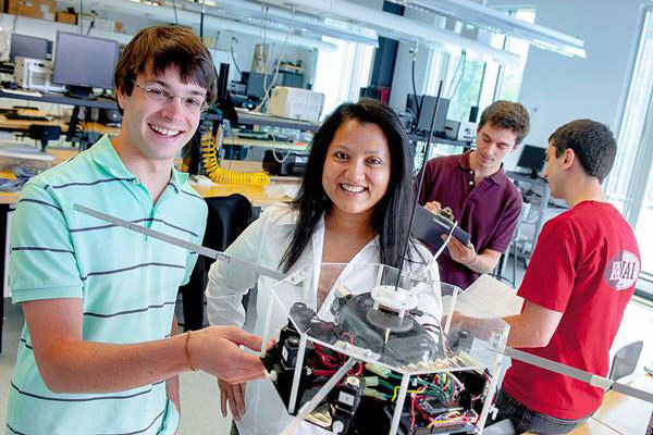 Студенты подготовительных курсов University of New Hampshire