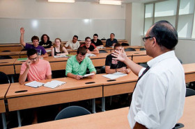 Студенты подготовительных курсов University of South Florida на занятиях