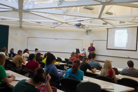 Студенты подготовительных курсов University of South Florida на занятиях