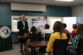 Студенты подготовительных курсов University of South Florida на занятиях