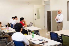 Студенты подготовительных курсов University of Utah на занятиях