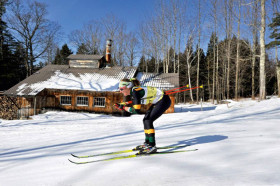 Студенты University of Vermont Foundation Program катаются на лыжах