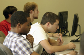 Студенты подготовительных курсов Widener University на занятиях