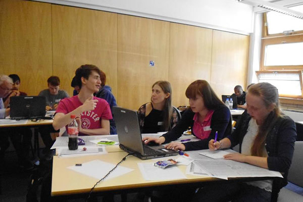 Студенты подготовительных курсов Anglia Ruskin University на занятиях