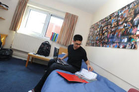 Жилая комната для студентов подготовительных курсов LIBT