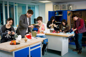 Студенты подготовительных курсов Cambridge School of Visual & Performing Arts на занятиях