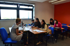 Студенты подготовительных курсов Edinburgh Napier University на занятиях