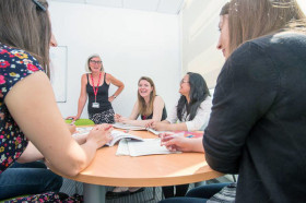 Студенты подготовительных курсов Edinburgh Napier University на занятиях