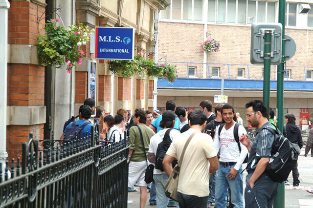 Студенты подготовительной программы MLS International College