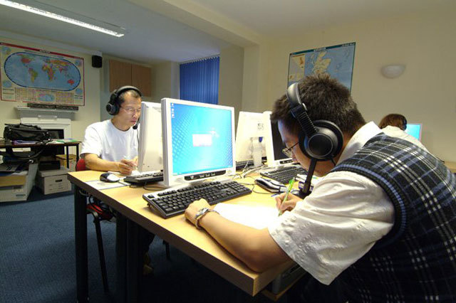 Студенты подготовительной программы MLS International College на занятиях