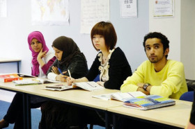 Студенты подготовительной программы Manchester Metropolitan University на занятиях