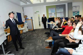 Студенты подготовительной программы Robert Gordon University на занятиях