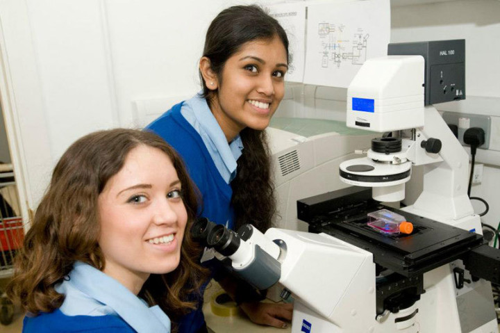 Студенты подготовительной программы Royal Holloway на занятиях